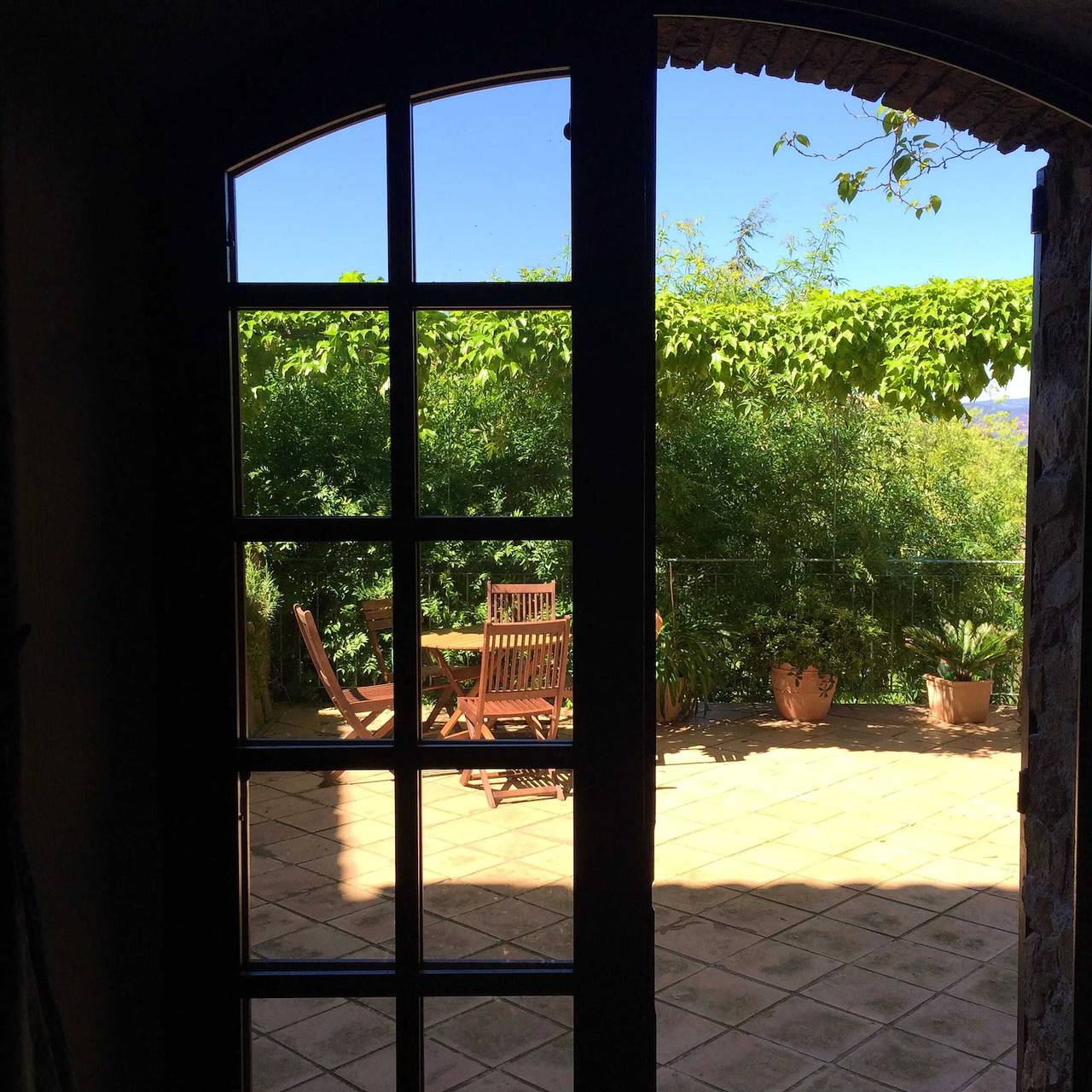 Casa encantadora - Roquebrune-sur-Argens - Terraza y vista in Roquebrune-sur-Argens, Region de Draguignan