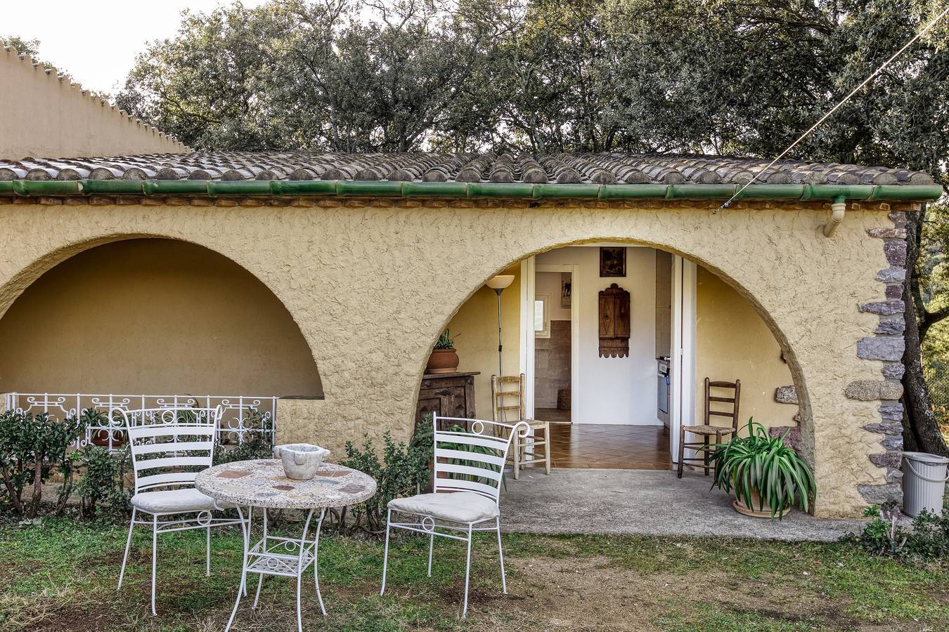 Apartamento entero, Apartamento 'Bosque' con vistas a la montaña, Wi-Fi y aire acondicionado in Darnius, Alt Empordà