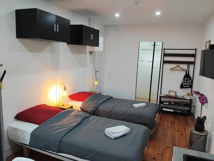 Gîte pour 2 personnes, avec terrasse ainsi que jardin et vue à Condé-sur-Sarthe