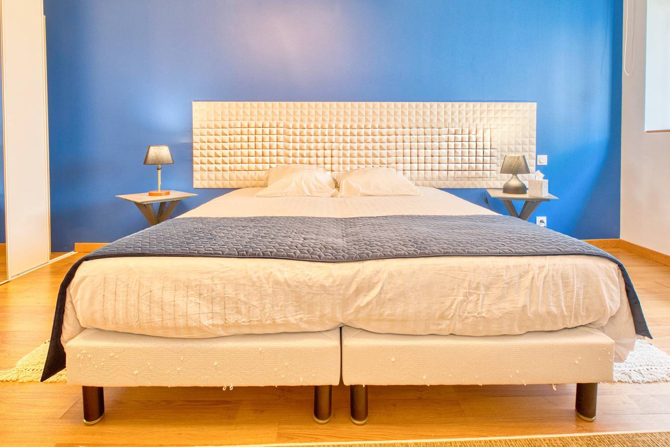 Guest House 'La Chambre Bleue' with Shared Terrace, Shared Garden and Wi-Fi in Eymet, Périgord Pourpre