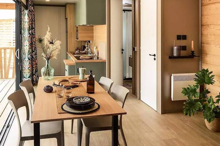 Chalet pour 5 personnes, avec terrasse et piscine