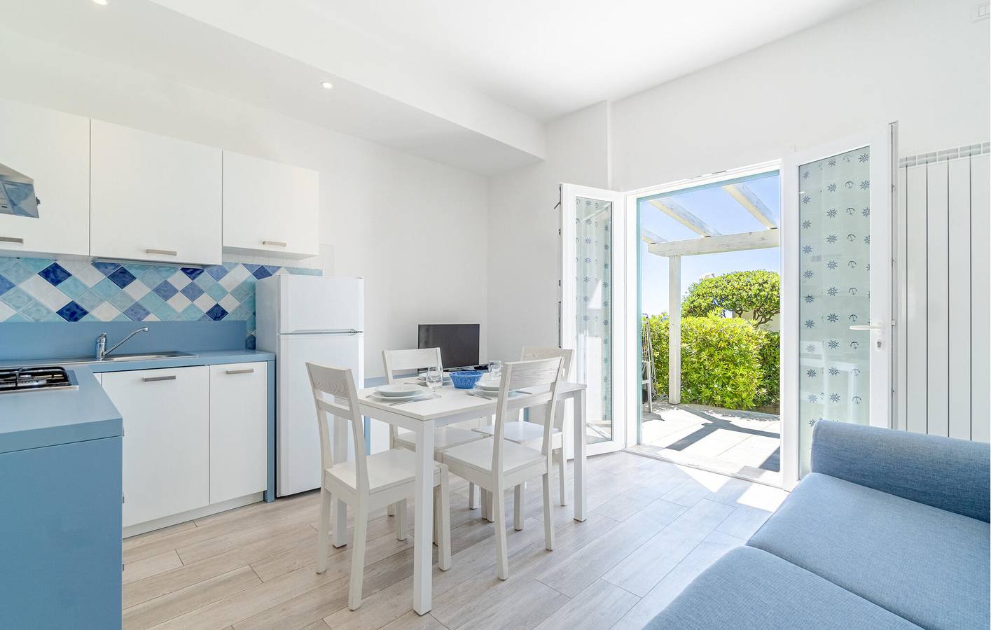 Ganze Ferienwohnung, Apartment mit Meerblick, AC, Parkplatz und Terrasse, 200m zum Strand in Framura, Riviera di Levante