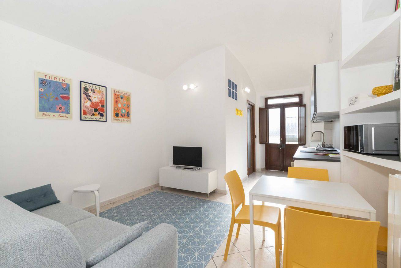 Entire apartment, Welcome! Coloured Flowers Flat x4 in Turin, Turin Province