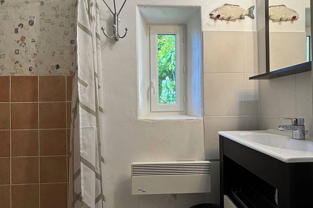 Loft dans bastidon de caractère au pied du Mont-Ventoux avec piscine privée in Entrechaux, Parc naturel régional du Mont-Ventoux