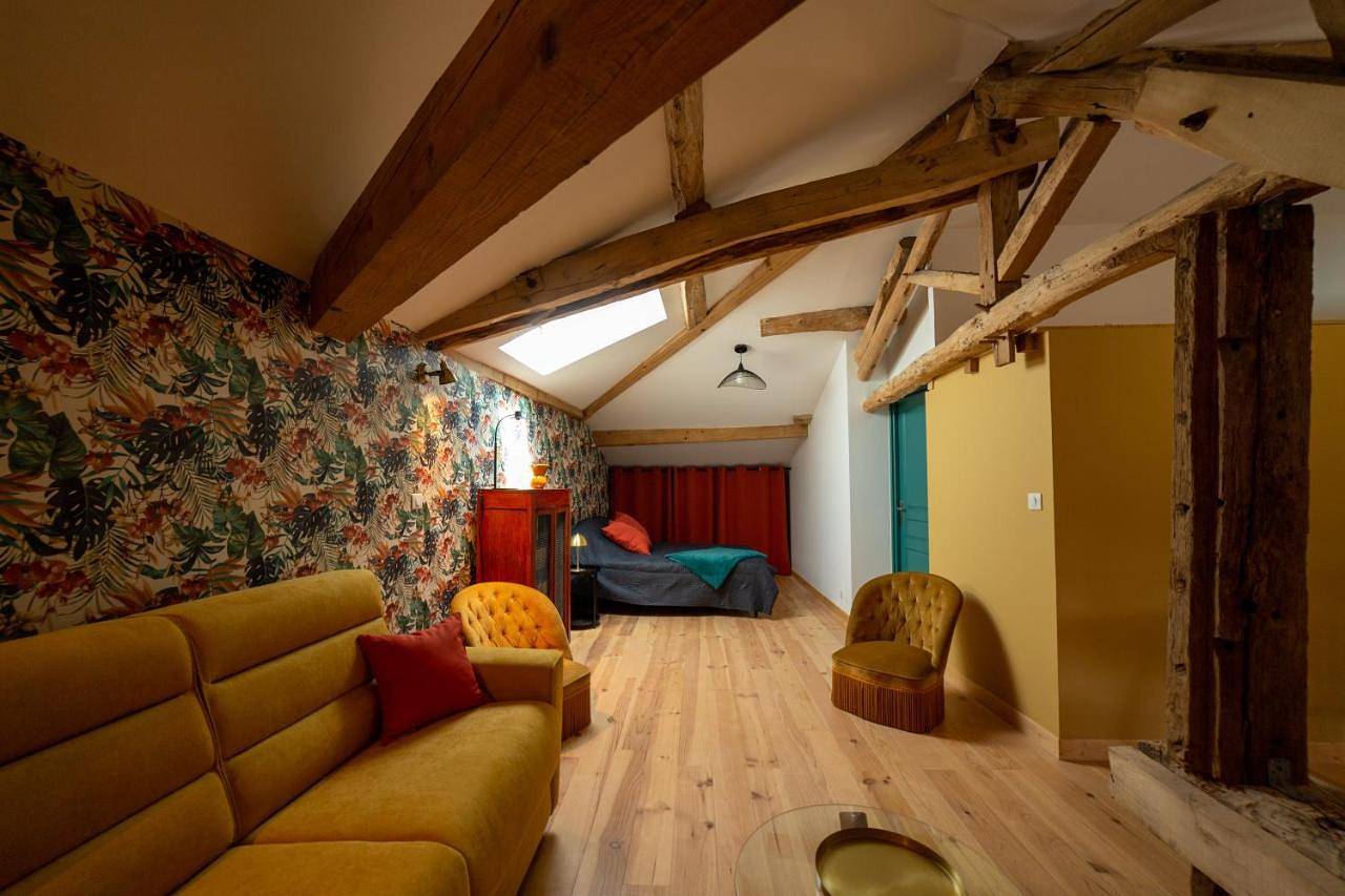 Quadruple Room with Private Bathroom in Saint-Jean-de-Thurac, Quercy