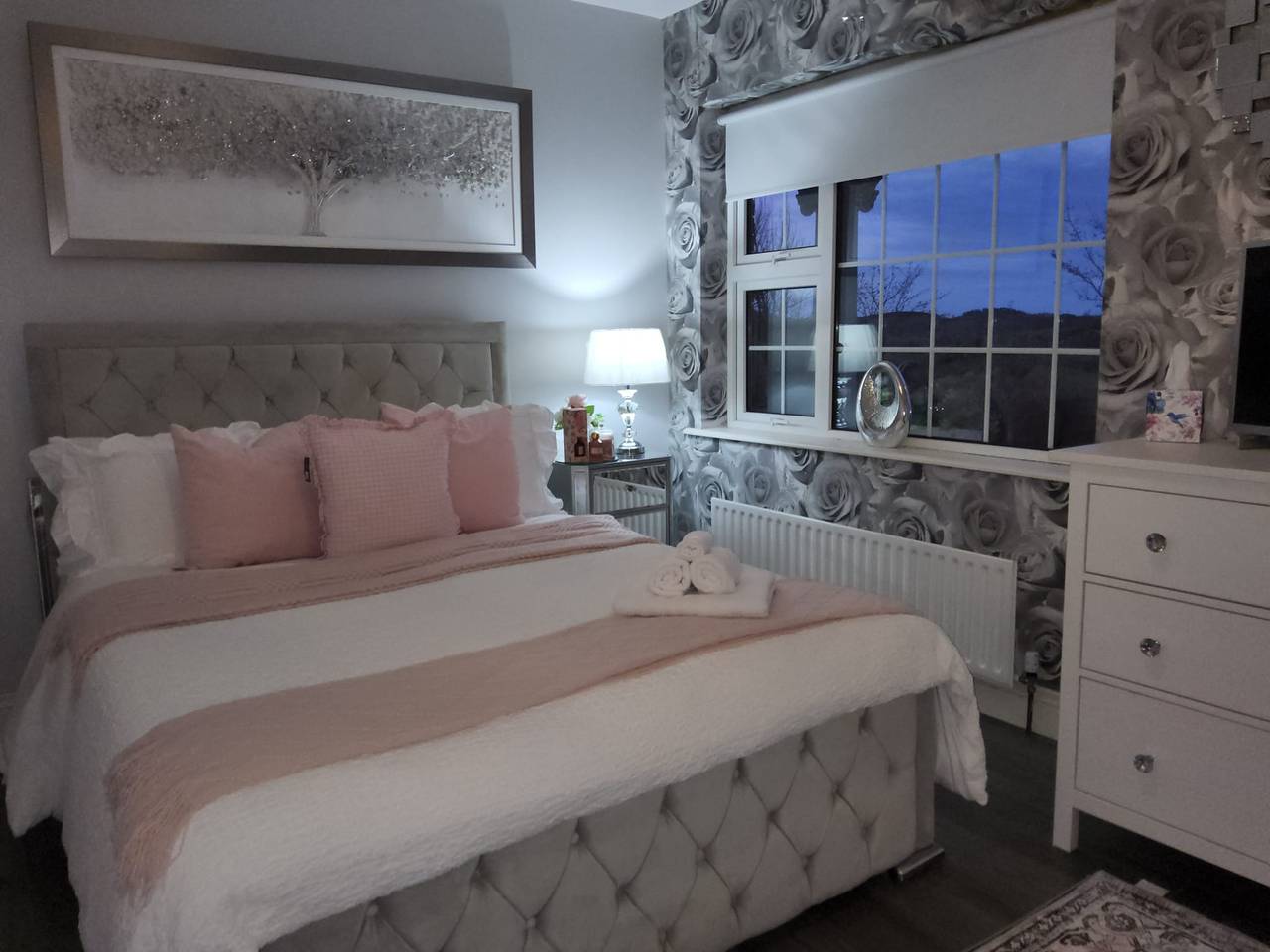 Dernvale House -Double Room - sleeps 2 in Monaghan, County Monaghan