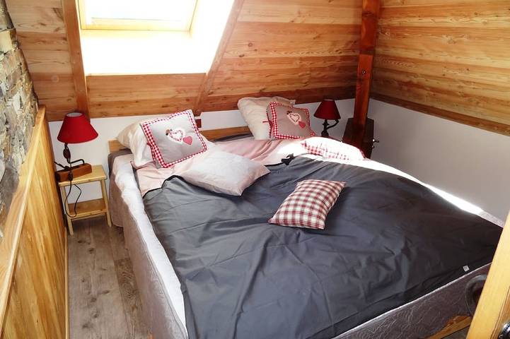 Gîte pour 3 personnes, avec jardin ainsi que jacuzzi et terrasse à Crots - 2