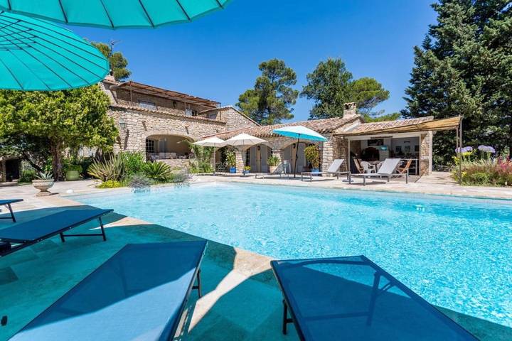 Chambre d’hôte pour 4 personnes, avec Terrasse et Jardin ainsi que Piscine et Vue à Taradeau