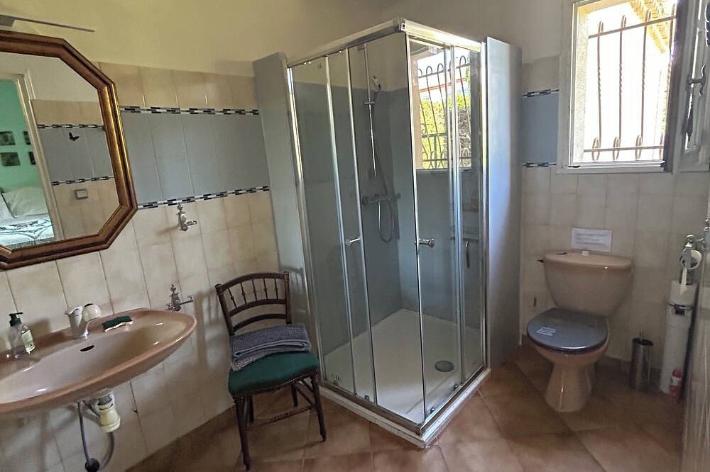 Maison dans villa/piscine, jardin clôturé, animaux acceptés in Montady, Côte d'Améthyste