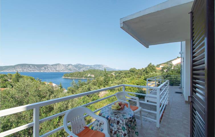 Ganze Ferienwohnung, Reizende Ferienwohnung, 2 km vom Strand entfernt, mit Terrasse und kostenlosen Parkplätzen in Račišće (Dalmatien), Korcula