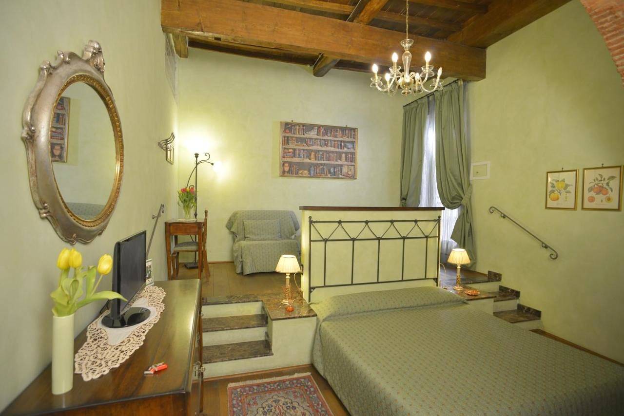 Twin Room with Private Bathroom in Florence city center, Florence