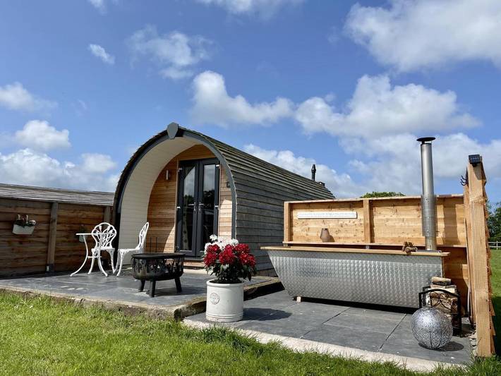 Camping for 2 people, with Terrace and Hot tub as well as Garden and View in North-Wales