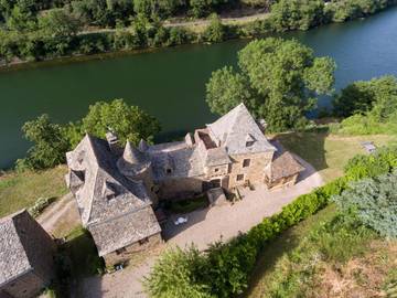 Gîte pour 12 personnes, avec vue ainsi que jardin et vue sur le lac à Réquista