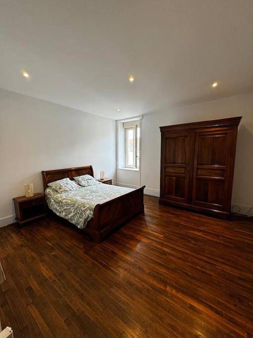 Appartement entier, Two-Bedroom Apartment in Châtillon-sur-Seine, Région de Montbard