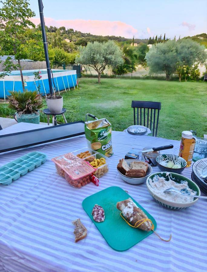 Location de vacances pour 6 personnes, avec Terrasse ainsi que Piscine et Vue à Saint-Pierre-de-Vassols - 3