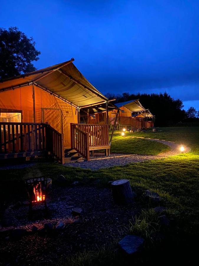 Glamping for 5 people, with view and balcony as well as garden in Harrogate