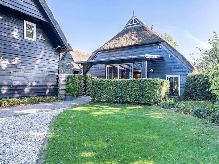 Ferienhaus für 25 Personen, mit Terrasse und Balkon/Terrasse sowie Seeblick
