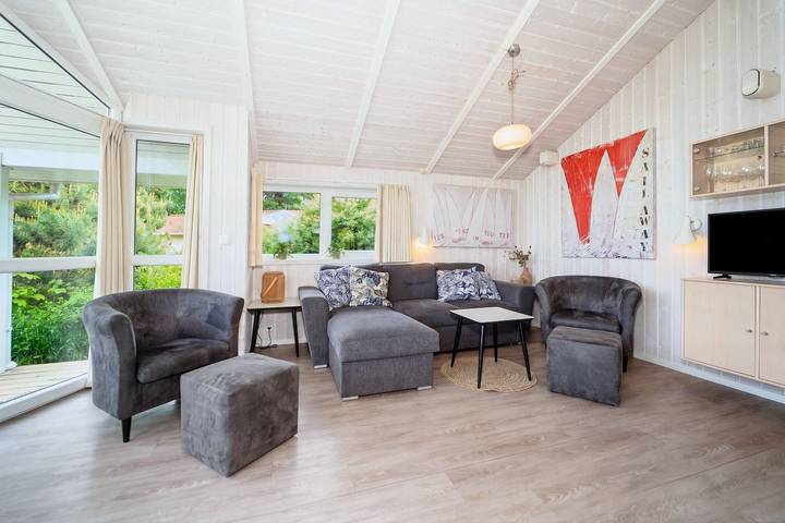 Ferienhaus für 8 Personen, mit Whirlpool und Terrasse sowie Garten und Sauna in Priwall - 3