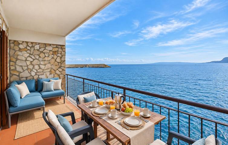 Ganze Ferienwohnung, Appartement mit Meerblick und Terrasse, Strand 200m in Scilla, Reggio Calabria Provinz