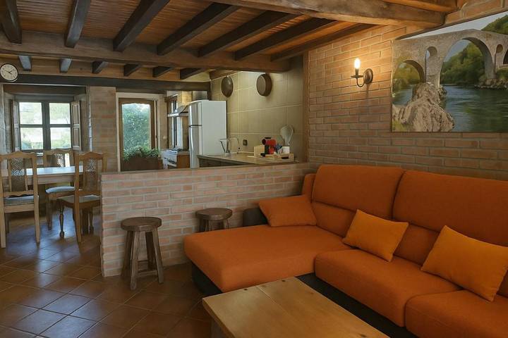 Casa rural para 6 personas, con jacuzzi además de balcón y jardín en Comarca de Oriente - 4