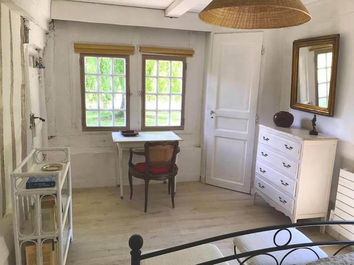 Location de vacances pour 9 personnes, avec piscine et jardin à Saint-Étienne-la-Thillaye - 4