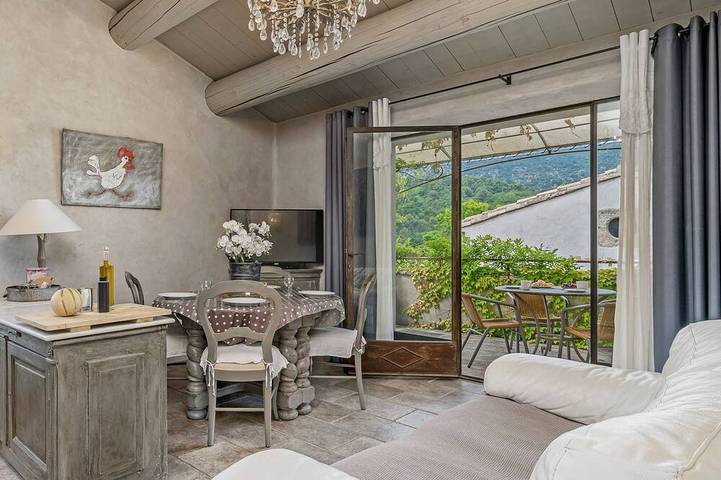 Appartement de vacances pour 4 personnes, avec piscine ainsi que jardin et balcon, animaux acceptés