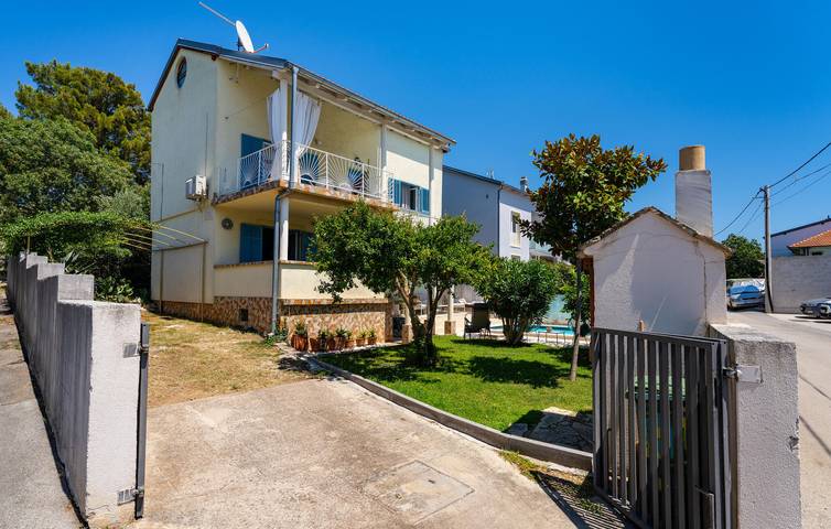 Dom dla 5 osób, z taras i basen w Sveti Filip i Jakov