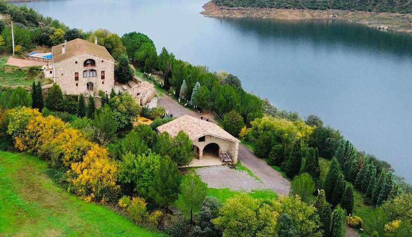 Casa rural para 22 personas, con piscina y vistas además de vistas al lago y jardín en Noguera - 2