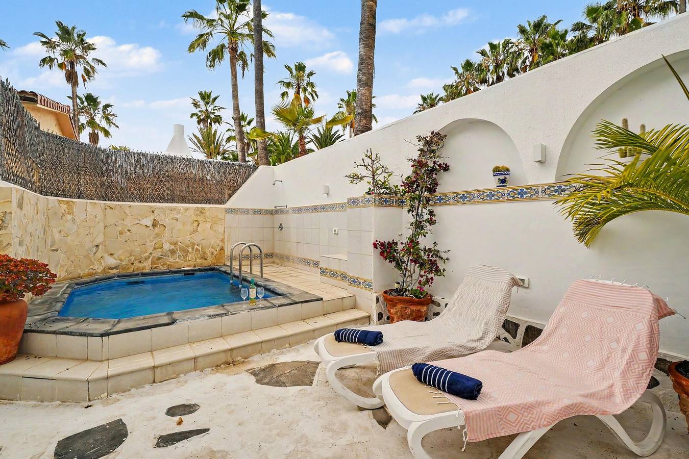 Maison de vacances « Piscine privée et vue sur l’océan » avec vue mer, piscine partagée et Wi-Fi in Chayofa, Arona