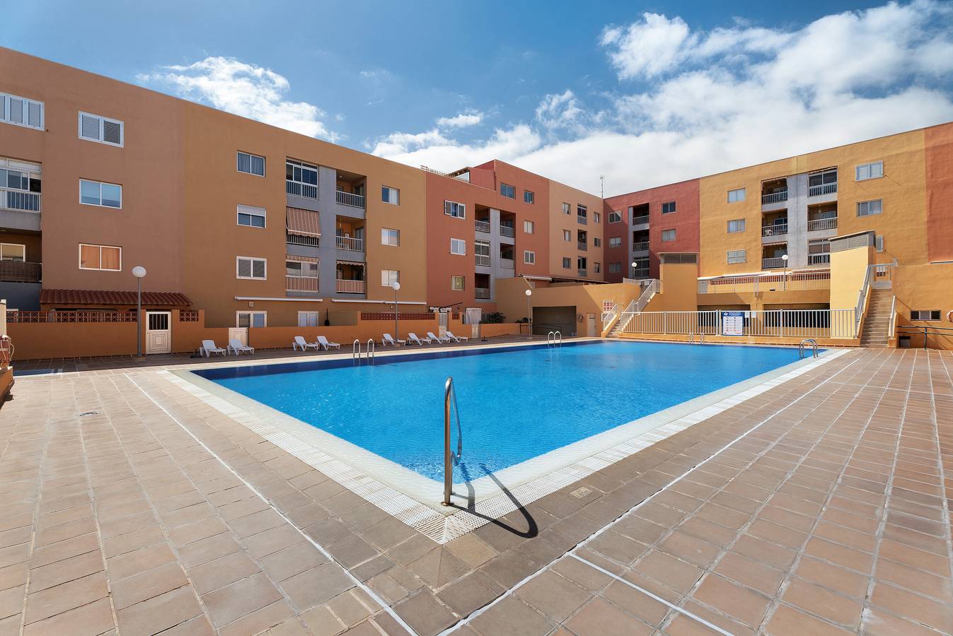 Apartamento entero, Apartamento vacacional "Rincon Tropical" con vistas al mar, piscina compartida y Wi-Fi in Punta Larga, Las Caletillas