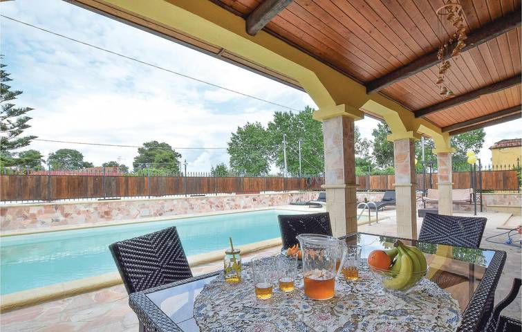 Apartamento con terraza junto a la piscina - 2 km de la playa in Mondragone, Provincia de Caserta
