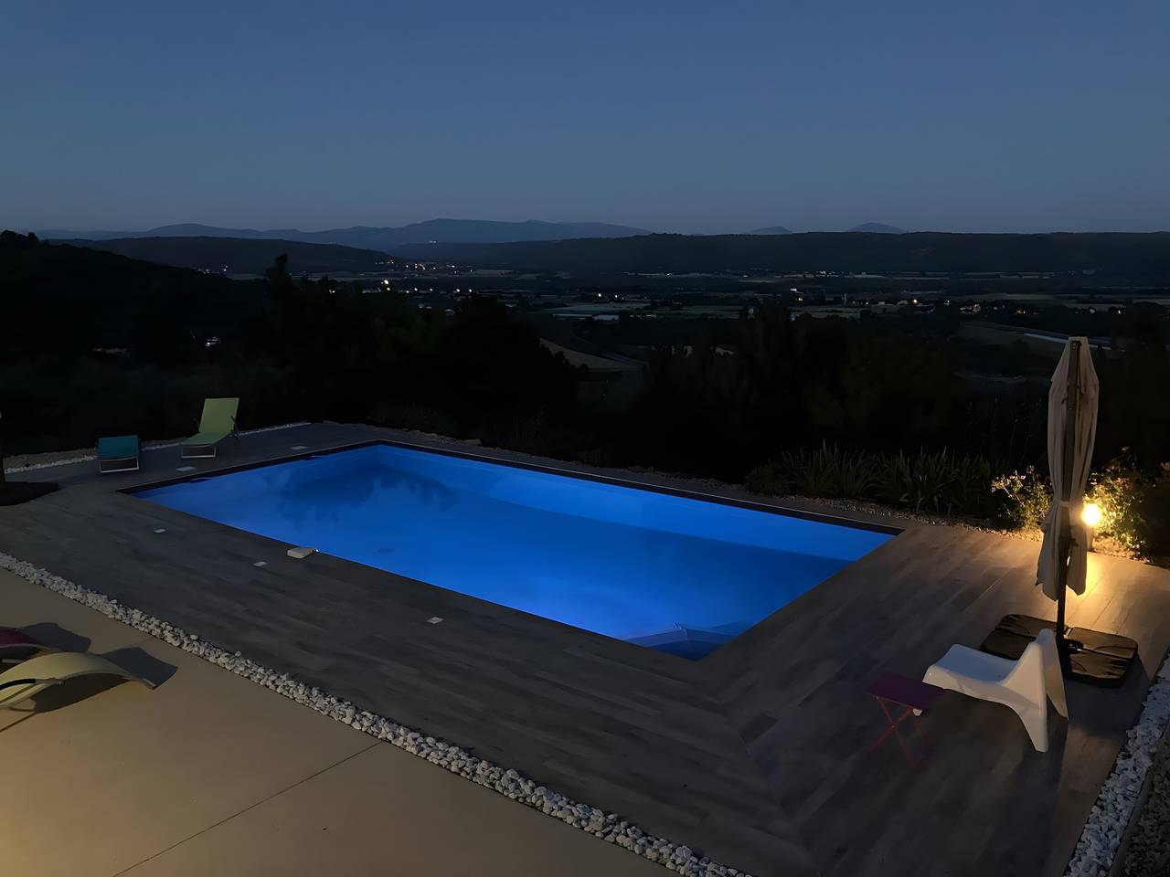 Villa de Luxe – Vues Panoramiques avec Vue sur la Montagne, Wi-Fi et Climatisation in Volx, Parc naturel régional du Luberon