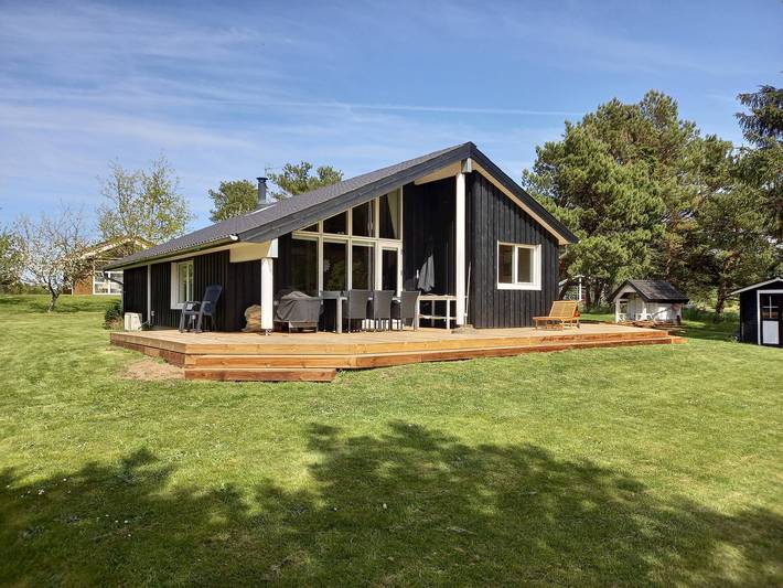 Feriehus for 8 personer, med Terrasse og Hage i Limfjorden