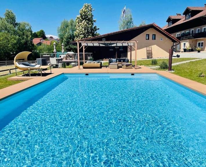 Ferienwohnung für 7 Personen, mit Terrasse und Garten sowie Pool und Ausblick in Falkenberg