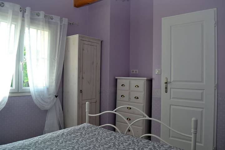 Location de vacances pour 6 personnes, avec piscine ainsi que jardin et terrasse, animaux acceptés à Ardillières - 4