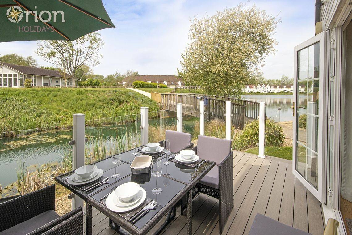 Isis Lakes 67, Wren Lodge in Gloucestershire