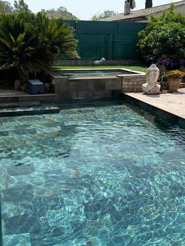 Location de vacances pour 6 personnes, avec piscine ainsi que jardin et jacuzzi, animaux acceptés à Pégomas