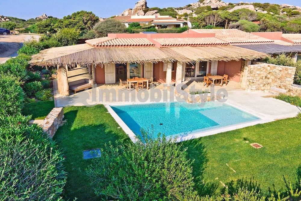 Exclusive villa with private pool in Santa Reparata, Santa Teresa Gallura (Gemeinde)
