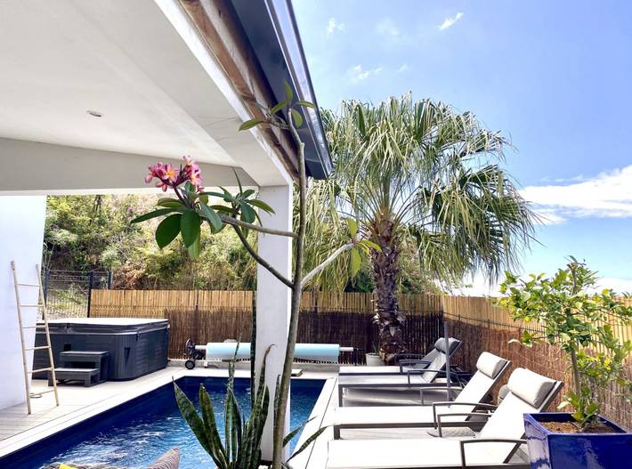 Chambre d’hôte pour 2 personnes, avec jacuzzi ainsi que jardin et piscine sur l' Île de la Réunion - 3