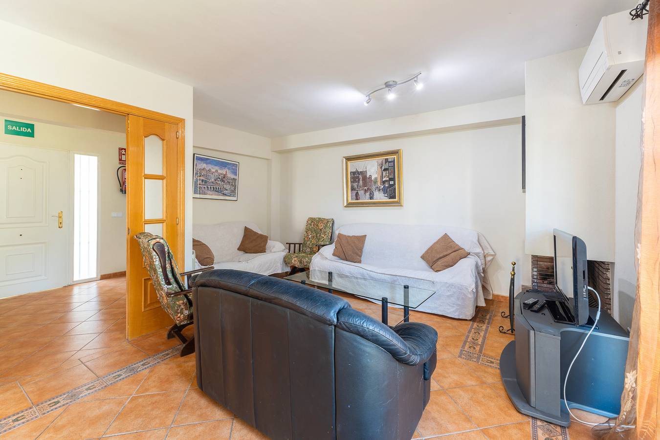 Holiday Home 'Villa Pilara - Brunete' with Private Pool, Wi-Fi and Air Conditioning in Brunete, Madrid Province