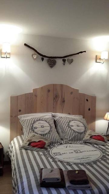 Gîte pour 3 personnes, avec jardin à Estoublon