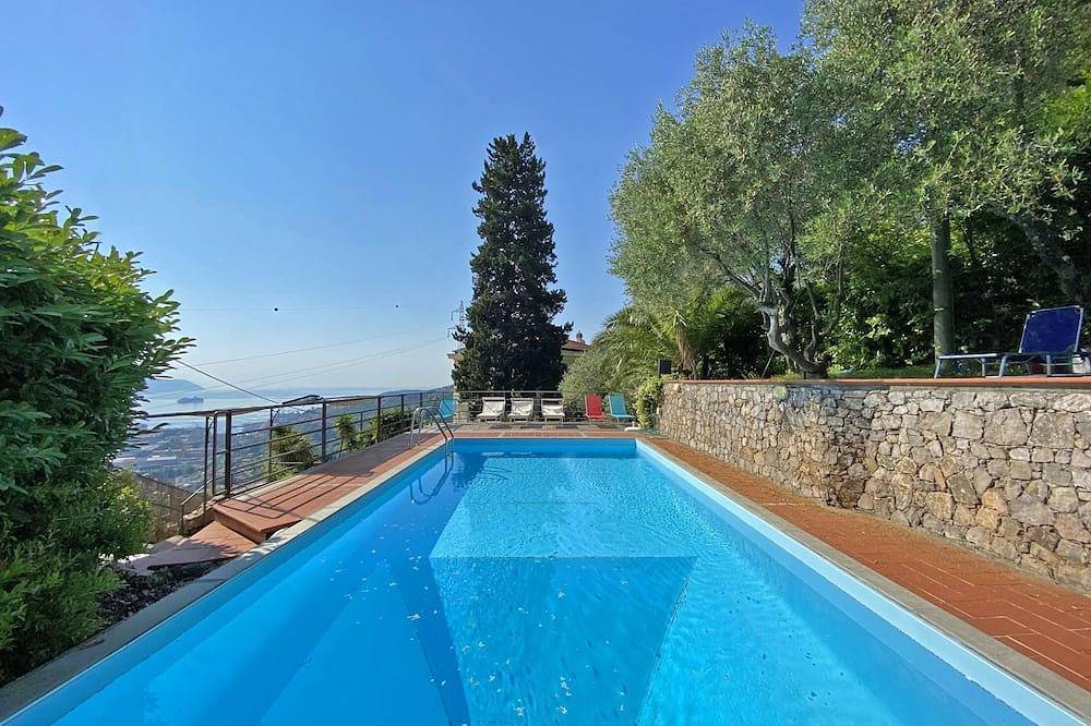 Charmante Villa 12 pax avec piscine privée Wifi gratuit vue mer proche des Cinque Terre in Costa di Murlo, La Spezia