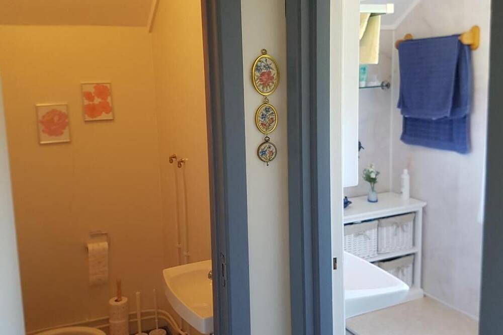 Elvestua-Haus in der Natur in Senja, Lenvik