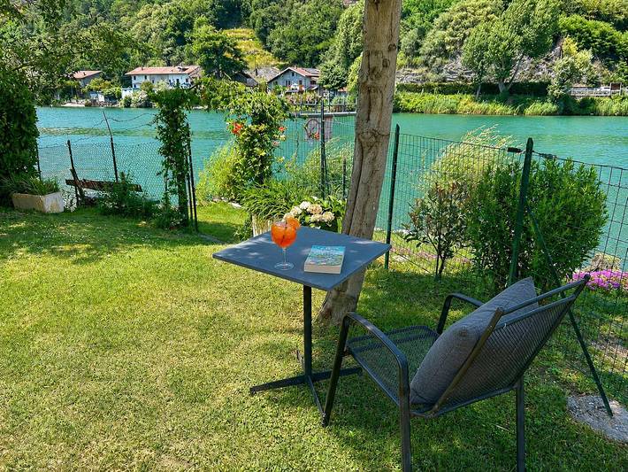 Ferienwohnung für 5 Personen, mit Balkon und Terrasse sowie Garten und Seeblick in Bergell