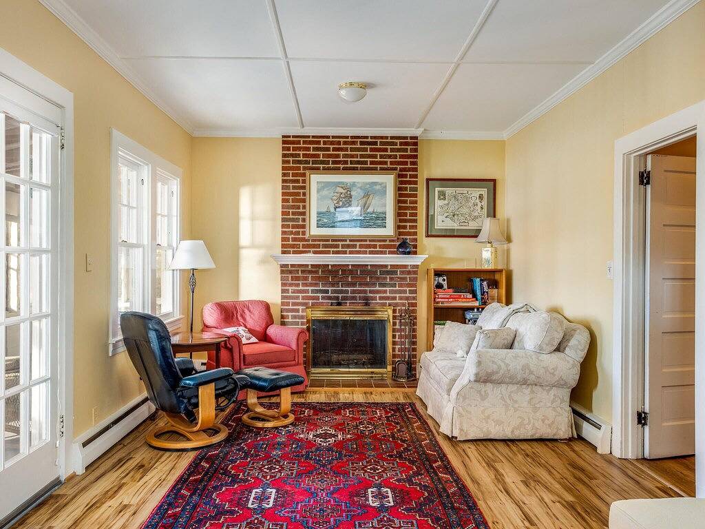 Serene spot, West River dock, sunsets, the Bay, only 40 min from Alexandria, Dc. in Anne Arundel County