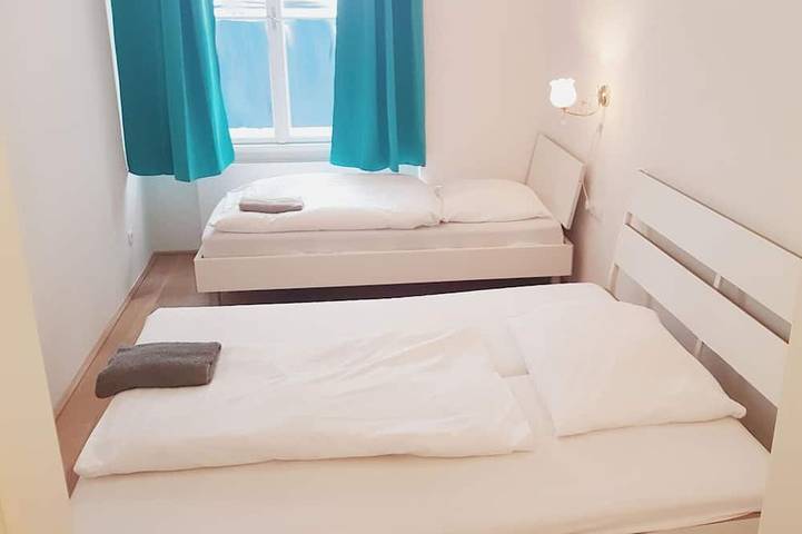Entire apartment, Deluxe 3 Br Apartment A14 in historic city center with AC in Vienna City Center, Vienna