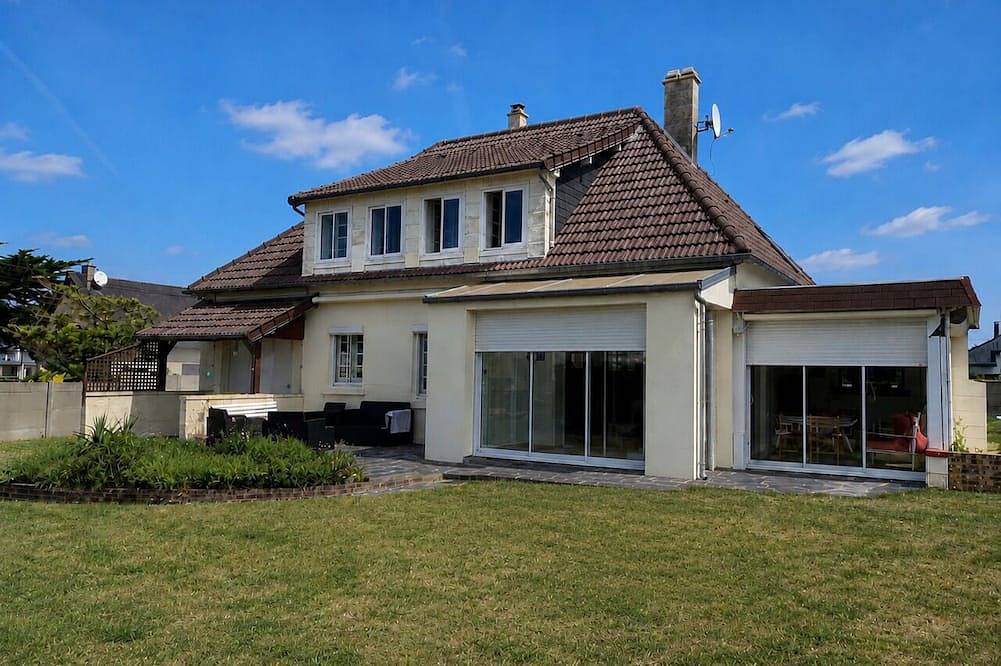 Haus 30 m vom Strand entfernt – 11–15 Schlafplätze – Hunde willkommen in Denneville, Coutances und Umgebung