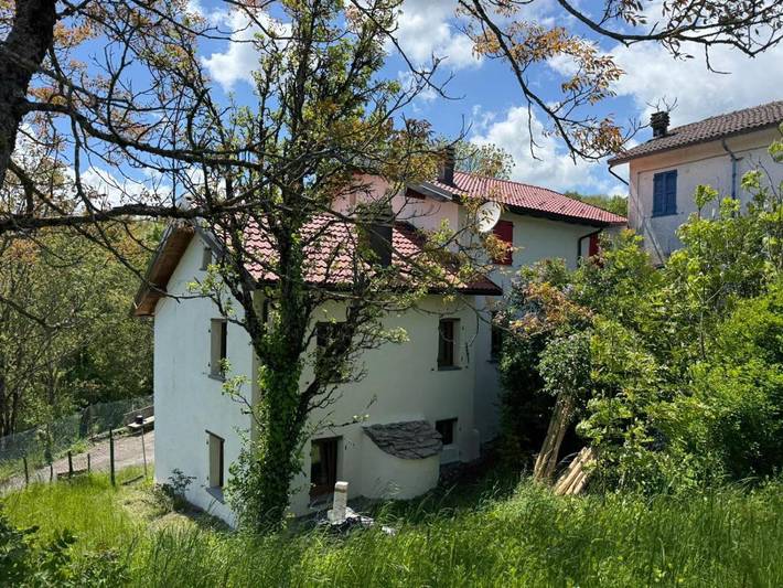 Gîte pour 3 personnes, avec jardin et vue, animaux acceptés à Bedonia