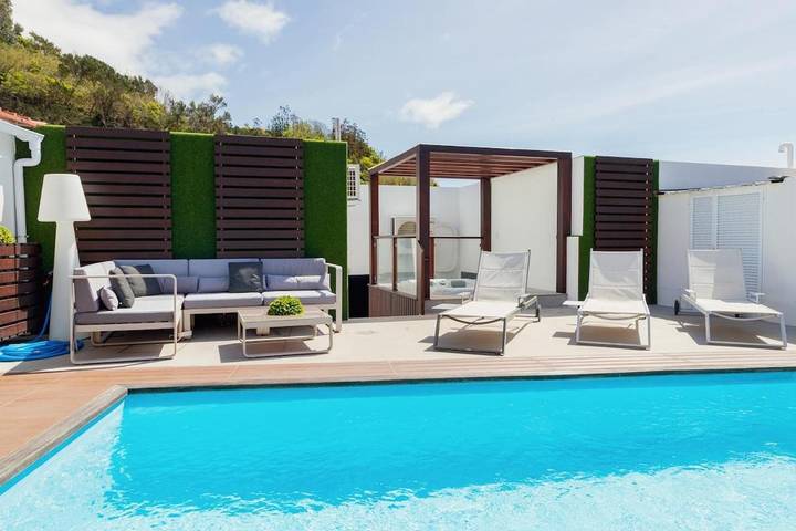 Location de vacances pour 6 personnes, avec piscine ainsi que balcon et jacuzzi, adapté aux familles à Povoação - 4