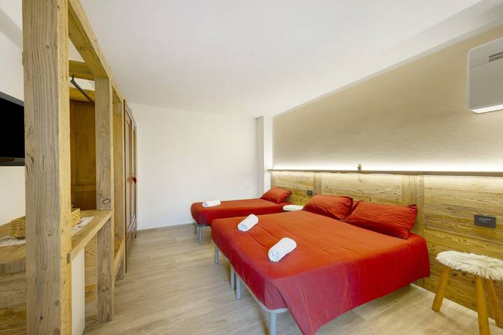 Private room with mountain view, shared terrace and Wi-Fi in Pont-Saint-Martin (Aosta), Comune di Pont-Saint-Martin